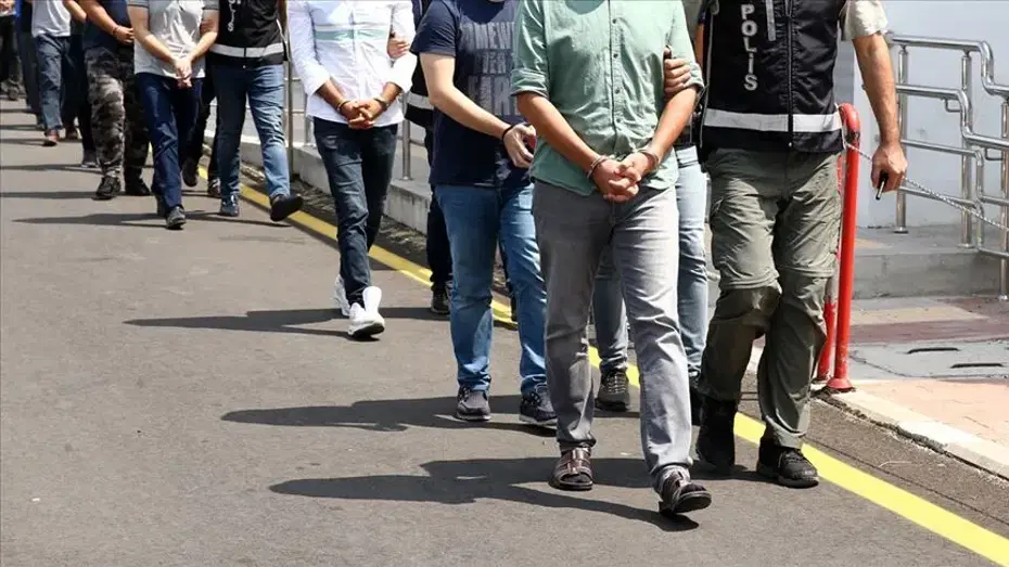FETÖ'nün Emniyet Mahrem Yapılanmasına Yönelik Operasyonlarla 6 İlde 20 Gözaltı