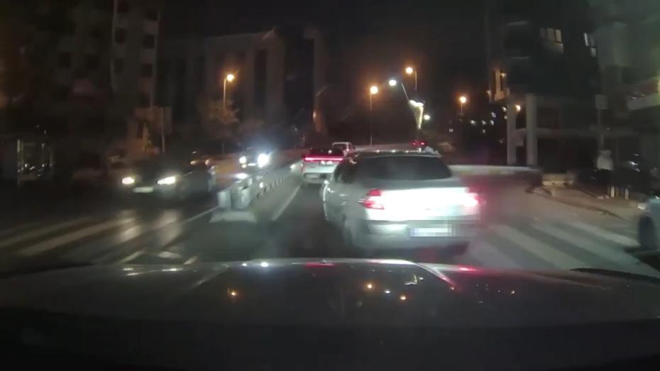Makase atarak trafik güvenliğini tehlikeye düşüren sürücüye ağır para ve ruhsata el konuldu