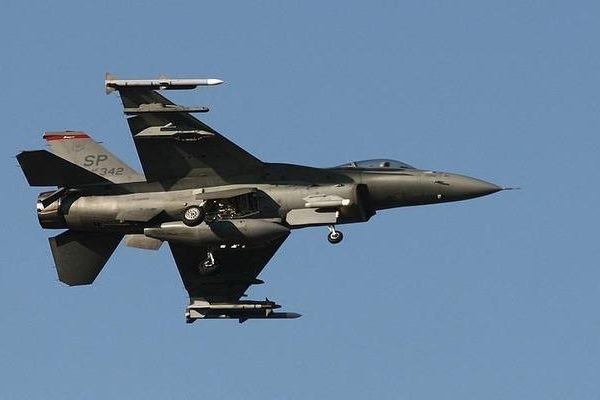 SON DAKİKA: Yunan F-16 uçağı Ege Denizi'ne düştü!  Yunan medyası pilotun yaralı olarak kurtarıldığını duyurdu