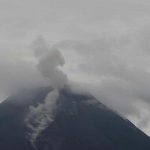 Ülkedeki volkanik patlamaların ardından alarm seviyesi en yüksek seviyeye çıkarıldı