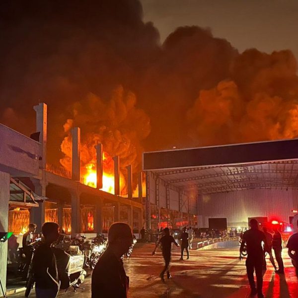 Adana'da motosiklet üretim tesisinde yangın: Müdahale sürüyor