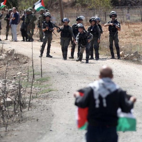 İsrail, Batı Şeria'daki baskınlarda 11 Filistinliyi tutukladı