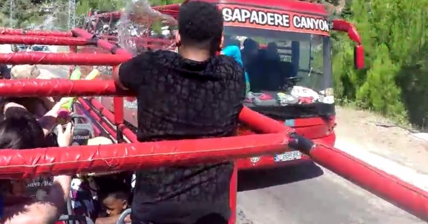 Otobüs şoförü ile suda yaşanan kavga kazaya neden oldu: O anlar kameraya yansıdı