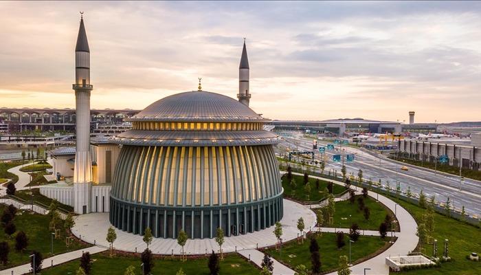 İstanbul Havalimanı Camisi’ndeki ibadetin ücretli olduğu iddiası: Otopark ilk 35 dakika ücretsiz, mesai sonrası normal ücret reddedildi