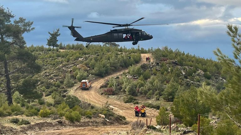 Aydın’da uçuruma düşen motosikletin sürücüsü helikopterle kurtarıldı