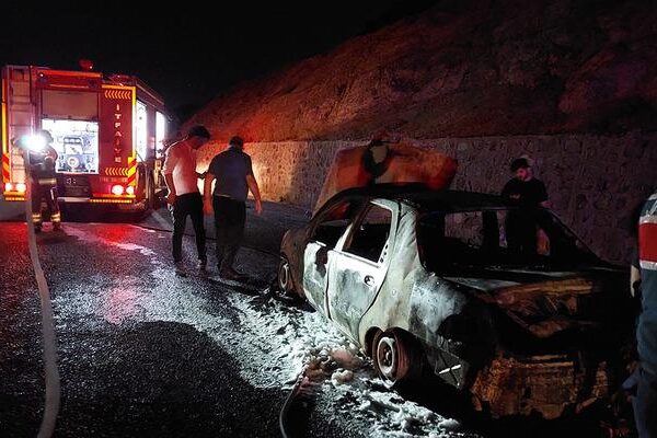 Kazdağları’nda çıkan araç yangınına itfaiye müdahale etti