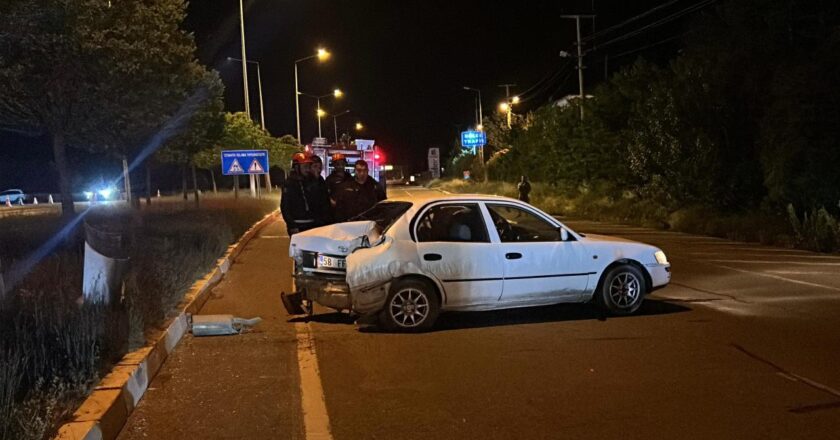 Sivas’ta iki otomobilin çarpıştığı kazada 5 kişi yaralandı