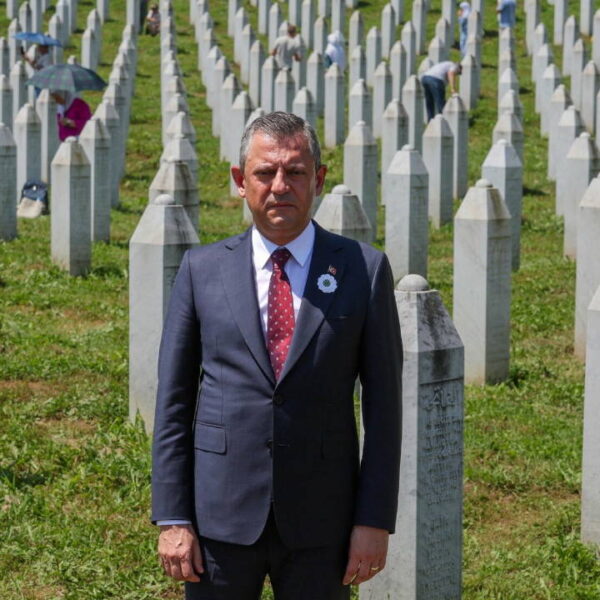 Srebrenitsa Katliamı’nın 30. yılı… Özgür Özel: ‘Unutmayacağız çünkü unutulan soykırım tekrarlanır’ – Son Dakika Siyaset Haberleri
