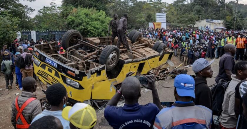 Kenya’da otobüs hendeğe düştü: En az 21 kişi öldü
