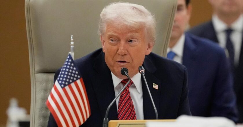 Rusya’ya tepki gösteren Trump, iki nükleer denizaltının “gereken yere” konuşlandırıldığını açıkladı