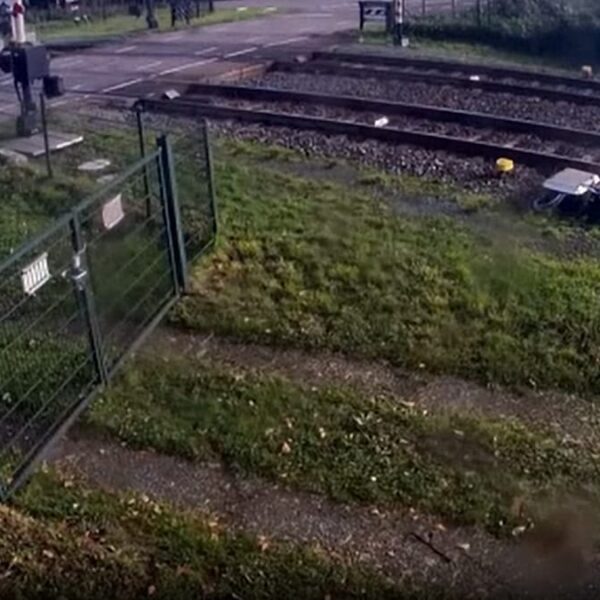 Video. Hollanda’da tren kamyona çarptı: Beş kişi yaralandı