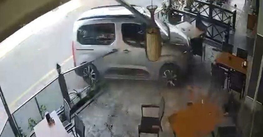 Restorana dalan otomobilin sürücüsü 15 yaşında!